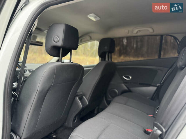 Білий Рено Меган, об'ємом двигуна 1.46 л та пробігом 245 тис. км за 8500 $, фото 21 на Automoto.ua
