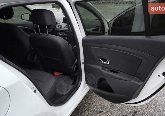 Белый Рено Меган, объемом двигателя 1.46 л и пробегом 225 тыс. км за 8500 $, фото 13 на Automoto.ua