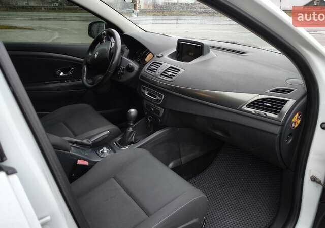 Белый Рено Меган, объемом двигателя 1.46 л и пробегом 225 тыс. км за 8500 $, фото 16 на Automoto.ua