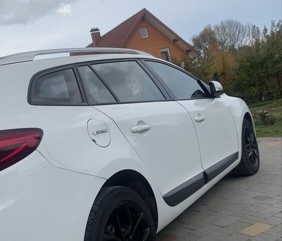 Рено Меган 2013 в Локачи на Automoto.ua Белый Рено Меган, объемом двигателя 1.5 л и пробегом 290 тыс. км за 7500 $, фото 4 на Automoto.ua