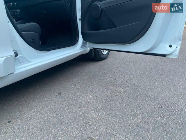 Белый Рено Меган, объемом двигателя 1.2 л и пробегом 146 тыс. км за 6600 $, фото 42 на Automoto.ua