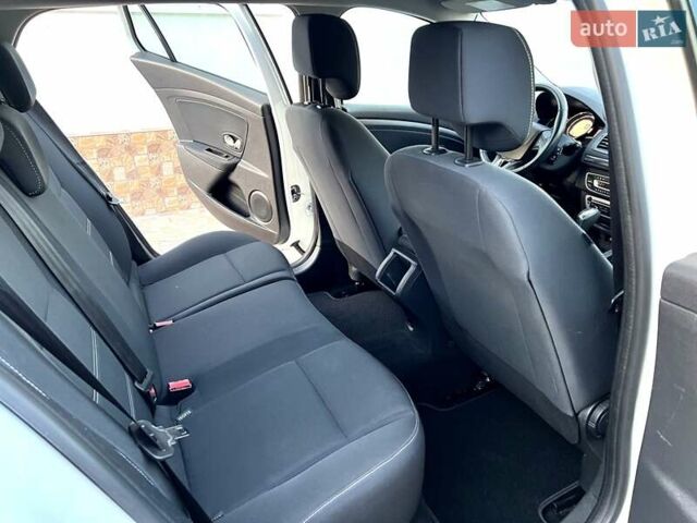 Белый Рено Меган, объемом двигателя 1.46 л и пробегом 185 тыс. км за 9099 $, фото 26 на Automoto.ua