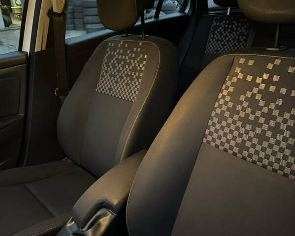 Белый Рено Меган, объемом двигателя 1.46 л и пробегом 300 тыс. км за 8300 $, фото 16 на Automoto.ua