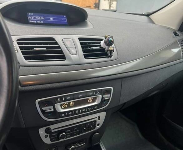 Белый Рено Меган, объемом двигателя 1.5 л и пробегом 261 тыс. км за 7000 $, фото 6 на Automoto.ua