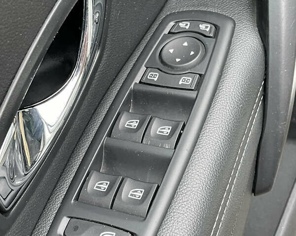 Белый Рено Меган, объемом двигателя 1.46 л и пробегом 305 тыс. км за 8500 $, фото 37 на Automoto.ua