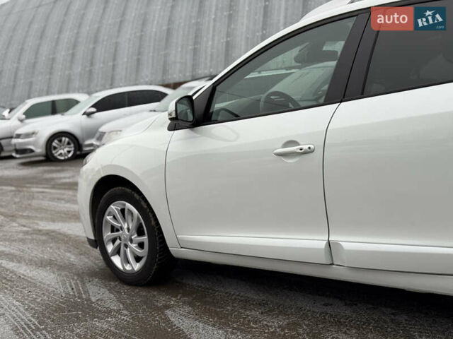 Белый Рено Меган, объемом двигателя 1.6 л и пробегом 153 тыс. км за 9300 $, фото 5 на Automoto.ua
