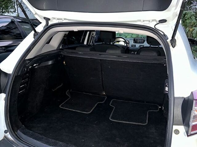 Белый Рено Меган, объемом двигателя 1.5 л и пробегом 235 тыс. км за 7200 $, фото 7 на Automoto.ua