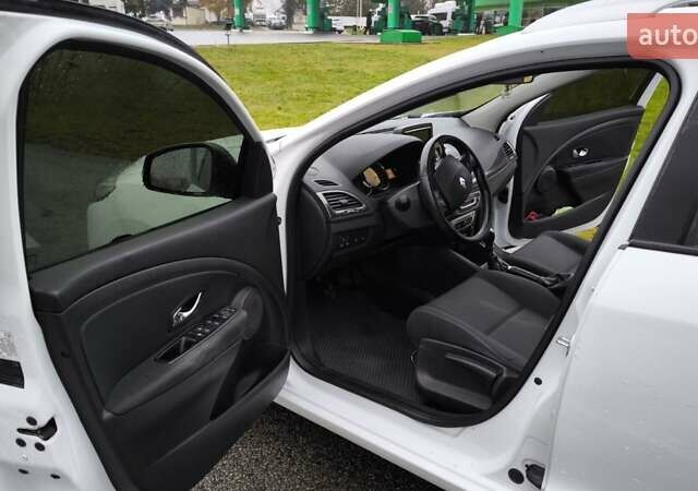 Белый Рено Меган, объемом двигателя 1.46 л и пробегом 225 тыс. км за 8500 $, фото 2 на Automoto.ua