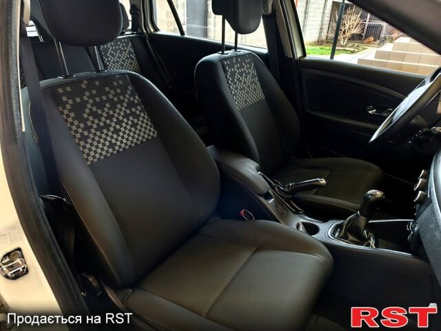 Белый Рено Меган, объемом двигателя 1.5 л и пробегом 269 тыс. км за 6700 $, фото 7 на Automoto.ua