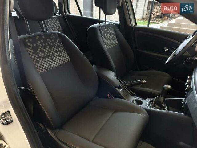 Белый Рено Меган, объемом двигателя 1.5 л и пробегом 269 тыс. км за 6700 $, фото 1 на Automoto.ua