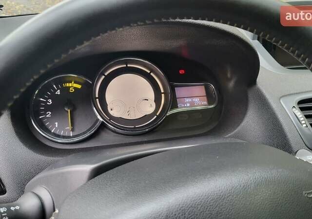 Білий Рено Меган, об'ємом двигуна 1.46 л та пробігом 240 тис. км за 8200 $, фото 15 на Automoto.ua