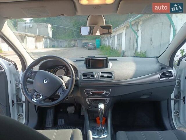 Белый Рено Меган, объемом двигателя 1.5 л и пробегом 250 тыс. км за 7100 $, фото 20 на Automoto.ua