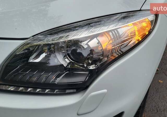 Білий Рено Меган, об'ємом двигуна 1.46 л та пробігом 240 тис. км за 8200 $, фото 26 на Automoto.ua