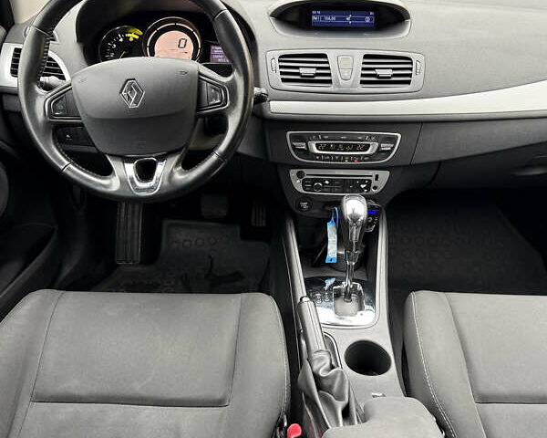 Белый Рено Меган, объемом двигателя 1.5 л и пробегом 236 тыс. км за 7900 $, фото 13 на Automoto.ua