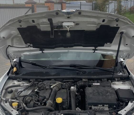 Рено Меган 2013 в Локачи на Automoto.ua Белый Рено Меган, объемом двигателя 1.5 л и пробегом 290 тыс. км за 7500 $, фото 12 на Automoto.ua