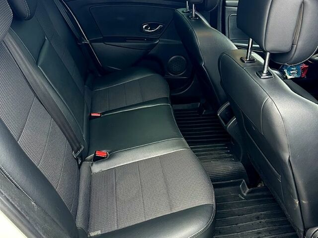 Білий Рено Меган, об'ємом двигуна 1.5 л та пробігом 21500 тис. км за 7800 $, фото 11 на Automoto.ua