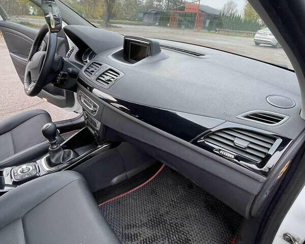 Белый Рено Меган, объемом двигателя 1.46 л и пробегом 308 тыс. км за 8700 $, фото 10 на Automoto.ua