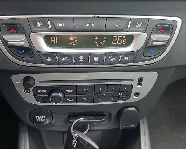 Белый Рено Меган, объемом двигателя 1.5 л и пробегом 233 тыс. км за 9400 $, фото 39 на Automoto.ua