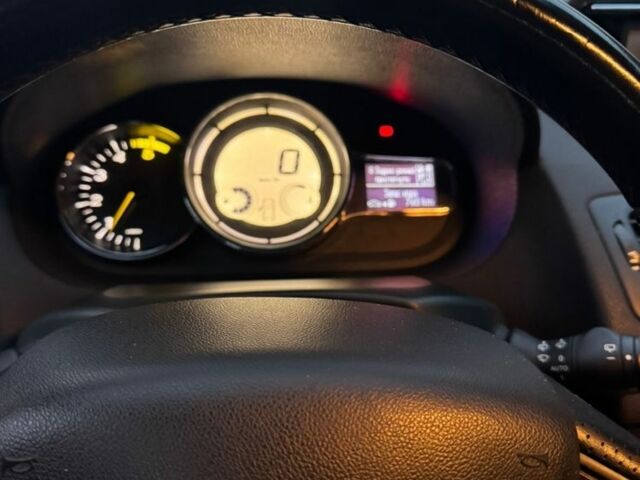 Белый Рено Меган, объемом двигателя 1.5 л и пробегом 300 тыс. км за 7999 $, фото 8 на Automoto.ua