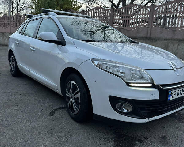 Белый Рено Меган, объемом двигателя 1.46 л и пробегом 300 тыс. км за 8300 $, фото 3 на Automoto.ua