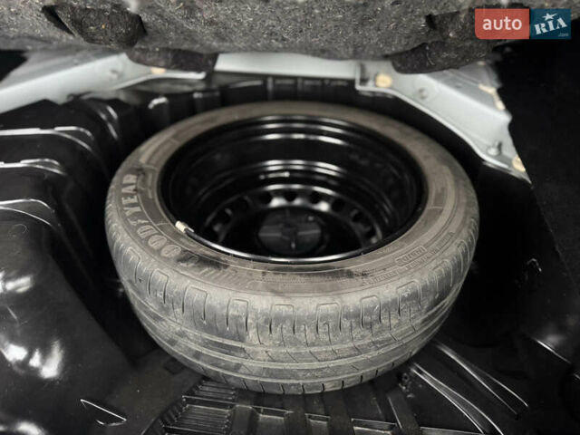 Білий Рено Меган, об'ємом двигуна 1.46 л та пробігом 245 тис. км за 8500 $, фото 24 на Automoto.ua