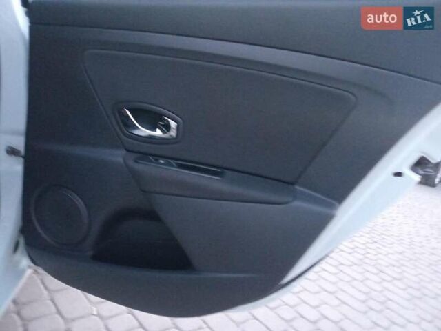 Белый Рено Меган, объемом двигателя 1.5 л и пробегом 315 тыс. км за 8990 $, фото 19 на Automoto.ua
