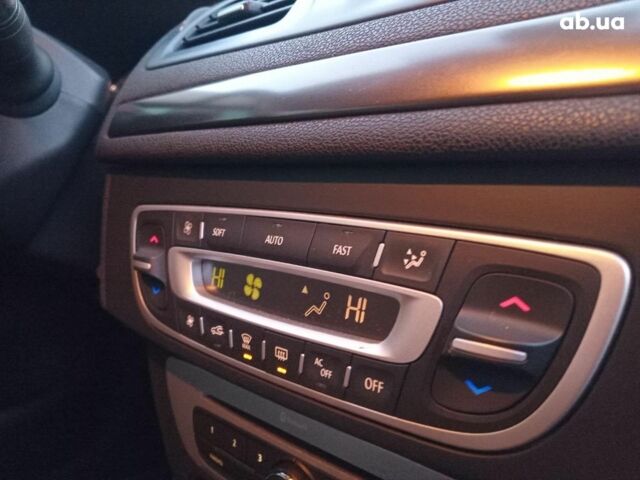 Белый Рено Меган, объемом двигателя 1.5 л и пробегом 315 тыс. км за 8990 $, фото 10 на Automoto.ua