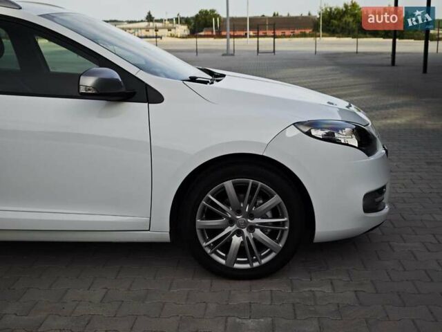 Белый Рено Меган, объемом двигателя 1.5 л и пробегом 209 тыс. км за 8888 $, фото 8 на Automoto.ua