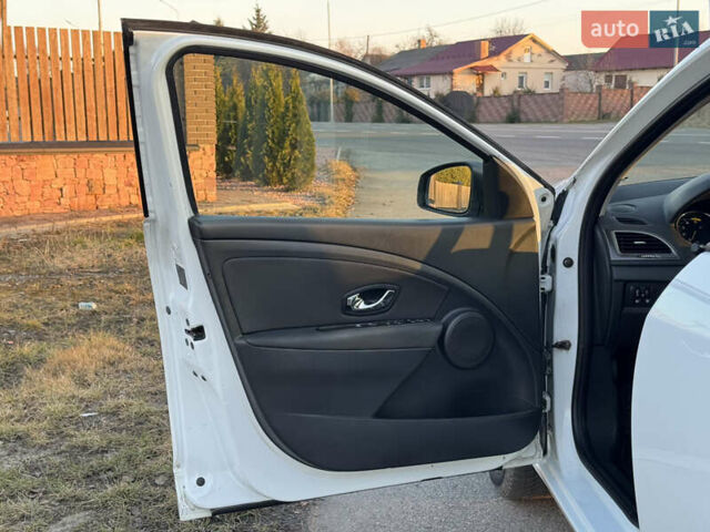 Белый Рено Меган, объемом двигателя 1.5 л и пробегом 238 тыс. км за 7300 $, фото 20 на Automoto.ua