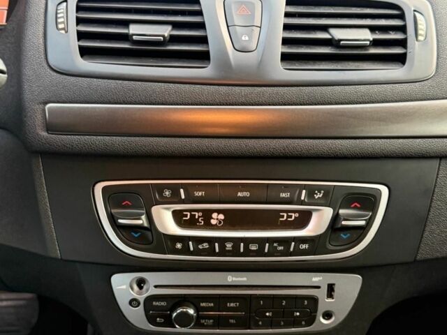 Белый Рено Меган, объемом двигателя 1.5 л и пробегом 188 тыс. км за 2300 $, фото 9 на Automoto.ua