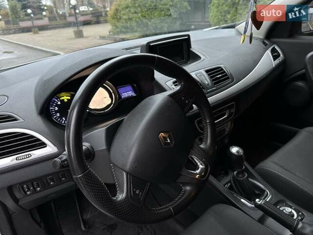 Білий Рено Меган, об'ємом двигуна 1.46 л та пробігом 243 тис. км за 8700 $, фото 11 на Automoto.ua