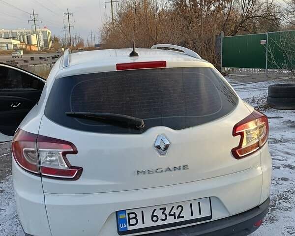 Белый Рено Меган, объемом двигателя 1.46 л и пробегом 306 тыс. км за 7199 $, фото 16 на Automoto.ua