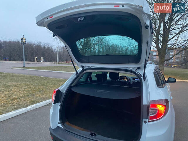 Белый Рено Меган, объемом двигателя 1.2 л и пробегом 146 тыс. км за 6600 $, фото 39 на Automoto.ua