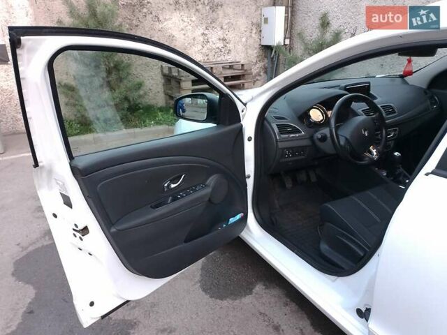 Белый Рено Меган, объемом двигателя 1.5 л и пробегом 289 тыс. км за 9200 $, фото 9 на Automoto.ua