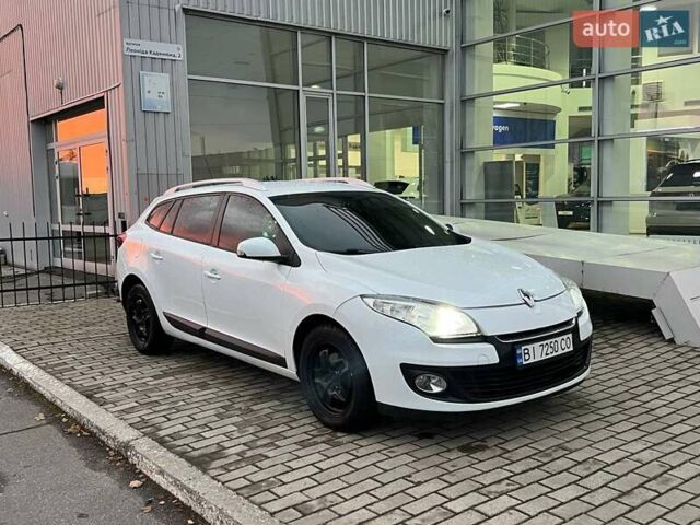 Белый Рено Меган, объемом двигателя 1.5 л и пробегом 300 тыс. км за 6600 $, фото 5 на Automoto.ua