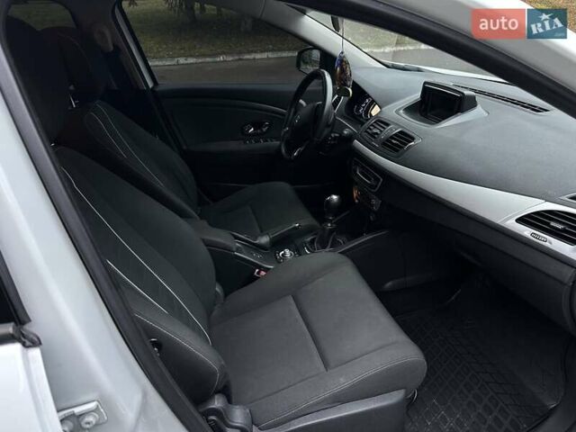 Білий Рено Меган, об'ємом двигуна 1.46 л та пробігом 243 тис. км за 8700 $, фото 9 на Automoto.ua