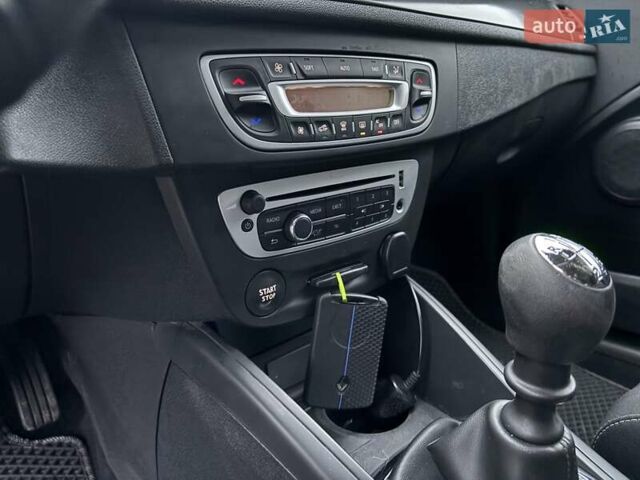 Білий Рено Меган, об'ємом двигуна 1.5 л та пробігом 248 тис. км за 7300 $, фото 36 на Automoto.ua