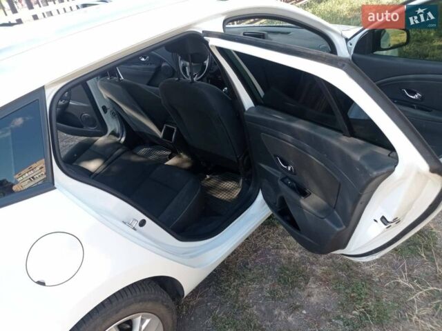 Белый Рено Меган, объемом двигателя 1.46 л и пробегом 250 тыс. км за 7200 $, фото 4 на Automoto.ua