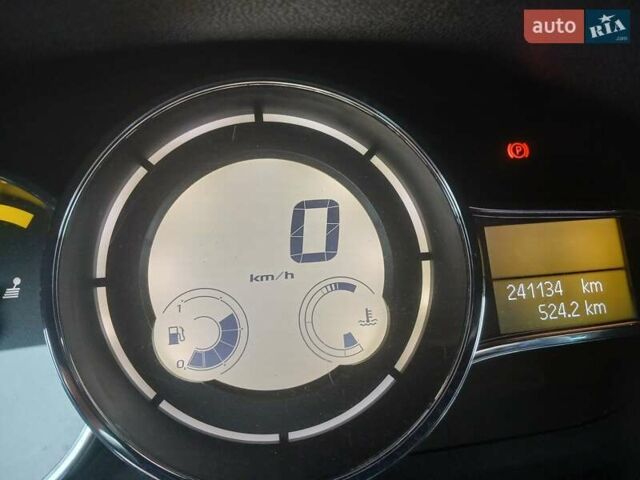 Белый Рено Меган, объемом двигателя 1.5 л и пробегом 241 тыс. км за 8599 $, фото 14 на Automoto.ua