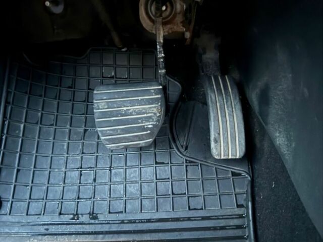 Белый Рено Меган, объемом двигателя 1.5 л и пробегом 300 тыс. км за 7999 $, фото 10 на Automoto.ua