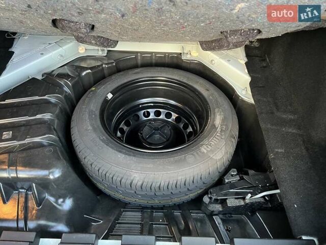 Белый Рено Меган, объемом двигателя 1.46 л и пробегом 185 тыс. км за 9099 $, фото 12 на Automoto.ua