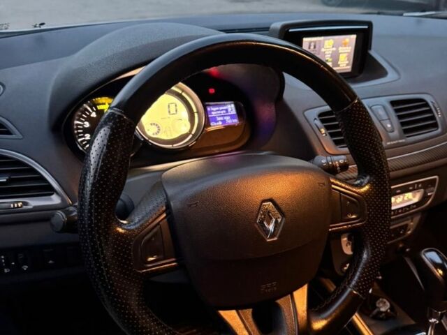 Белый Рено Меган, объемом двигателя 1.5 л и пробегом 300 тыс. км за 7999 $, фото 6 на Automoto.ua