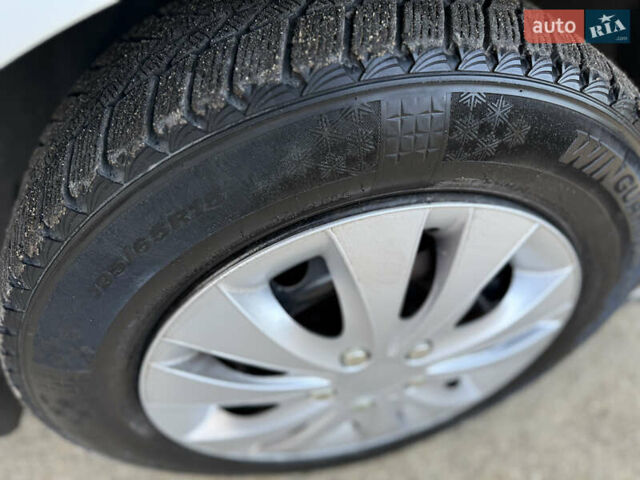 Белый Рено Меган, объемом двигателя 1.5 л и пробегом 259 тыс. км за 7999 $, фото 11 на Automoto.ua