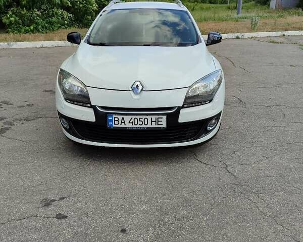 Белый Рено Меган, объемом двигателя 1.5 л и пробегом 290 тыс. км за 7700 $, фото 1 на Automoto.ua