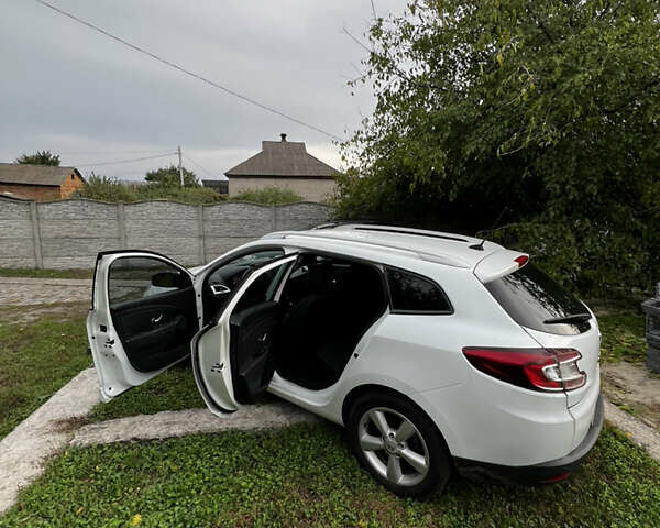 Белый Рено Меган, объемом двигателя 1.5 л и пробегом 217 тыс. км за 7600 $, фото 1 на Automoto.ua