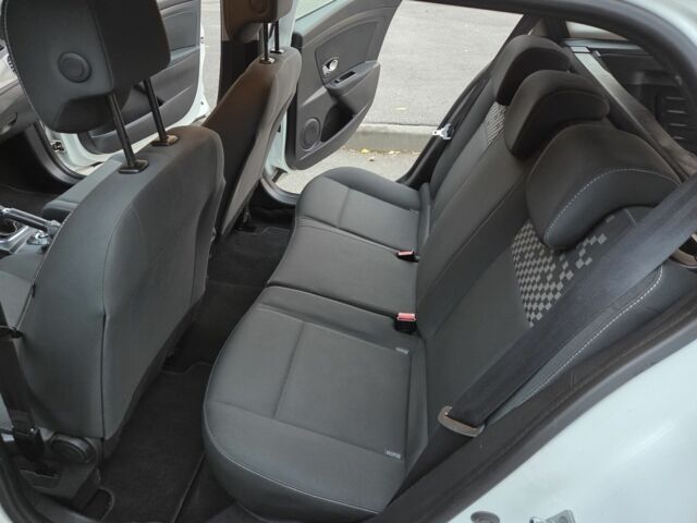 Белый Рено Меган, объемом двигателя 1.5 л и пробегом 226 тыс. км за 7300 $, фото 11 на Automoto.ua