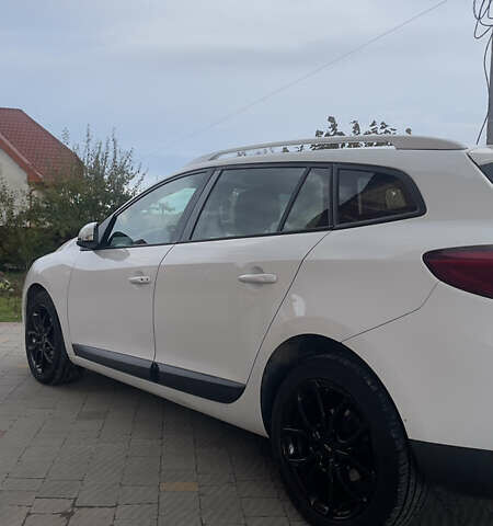 Рено Меган 2013 в Локачи на Automoto.ua Белый Рено Меган, объемом двигателя 1.5 л и пробегом 290 тыс. км за 7500 $, фото 5 на Automoto.ua