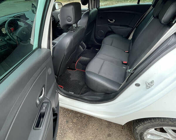 Белый Рено Меган, объемом двигателя 1.46 л и пробегом 308 тыс. км за 8700 $, фото 26 на Automoto.ua