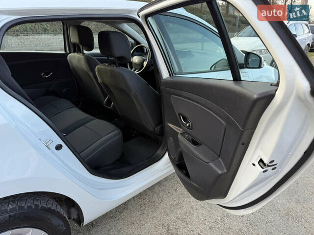 Белый Рено Меган, объемом двигателя 1.5 л и пробегом 259 тыс. км за 7999 $, фото 21 на Automoto.ua