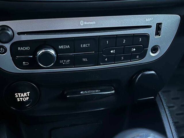 Белый Рено Меган, объемом двигателя 1.5 л и пробегом 300 тыс. км за 8490 $, фото 23 на Automoto.ua